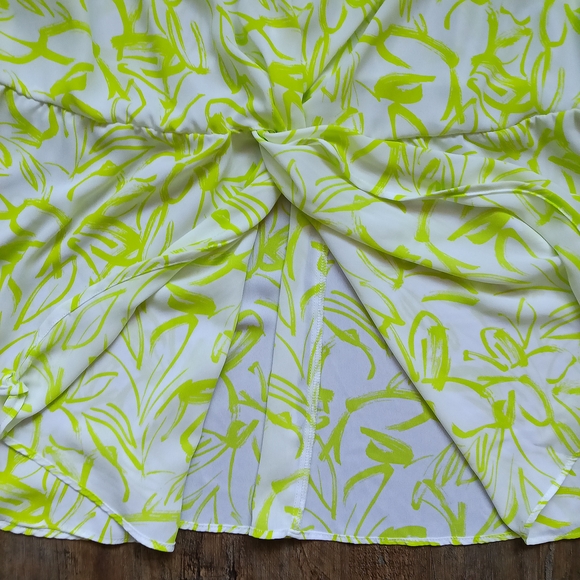 Torrid White and Yellow Floral Top Size 2X - Picture 2 of 5